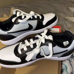 Nike Ebernon low size 9.5 Black and White Sneakers new OG box